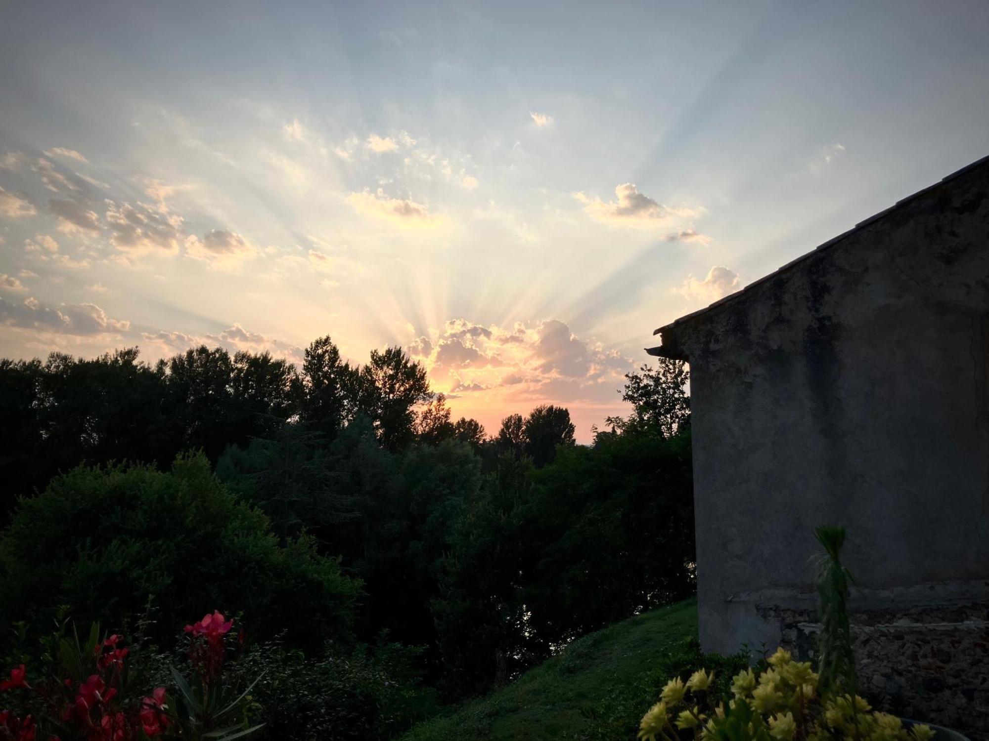 Beautiful Village House Next To Garonne River! Couladere 外观 照片
